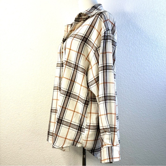 Soft Plaid Button-Down Flannel Shirt – Cream / Rust / Black – Size M - Picture 4 of 8